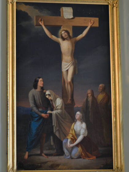 Pyhän Laurin kirkon alttaritaulussa Jeesus on naulittuna ristillä