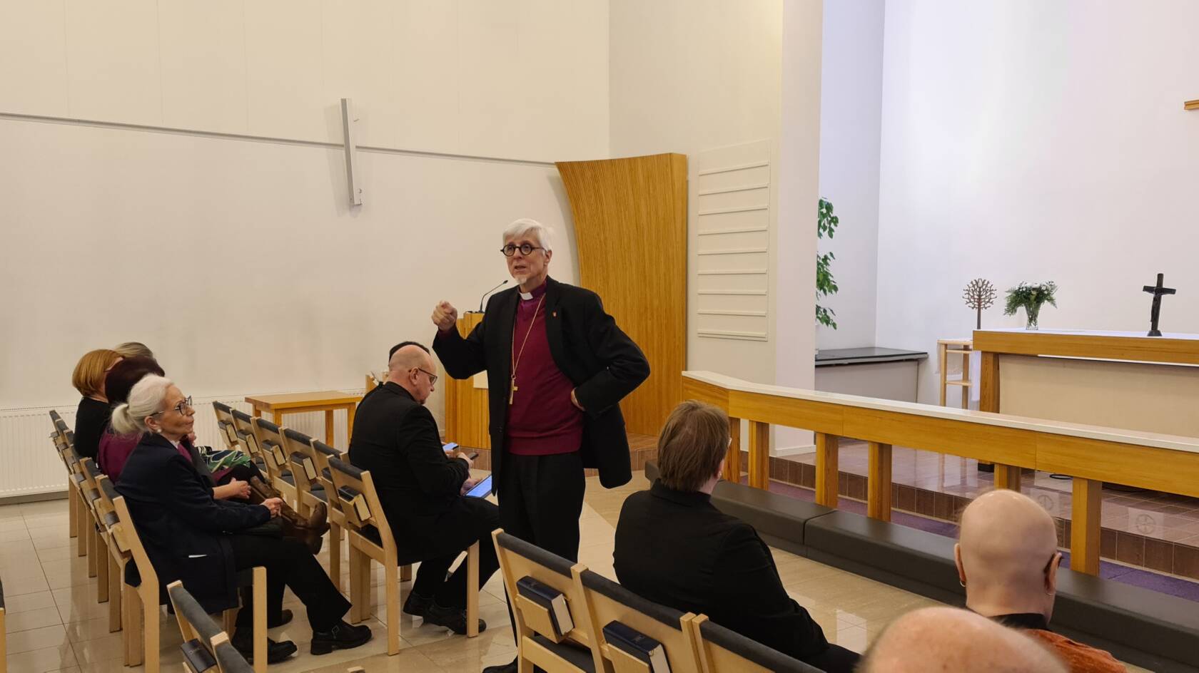 Piispa Matti Repo Turengin kirkossa