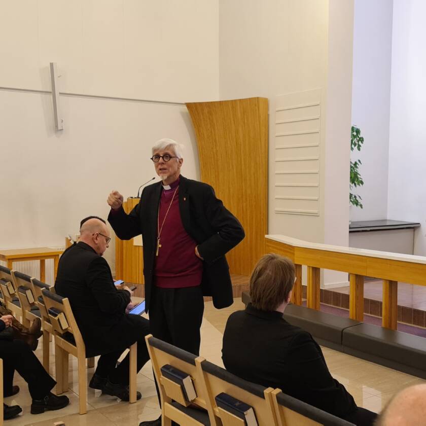 Piispa Matti Repo Turengin kirkossa